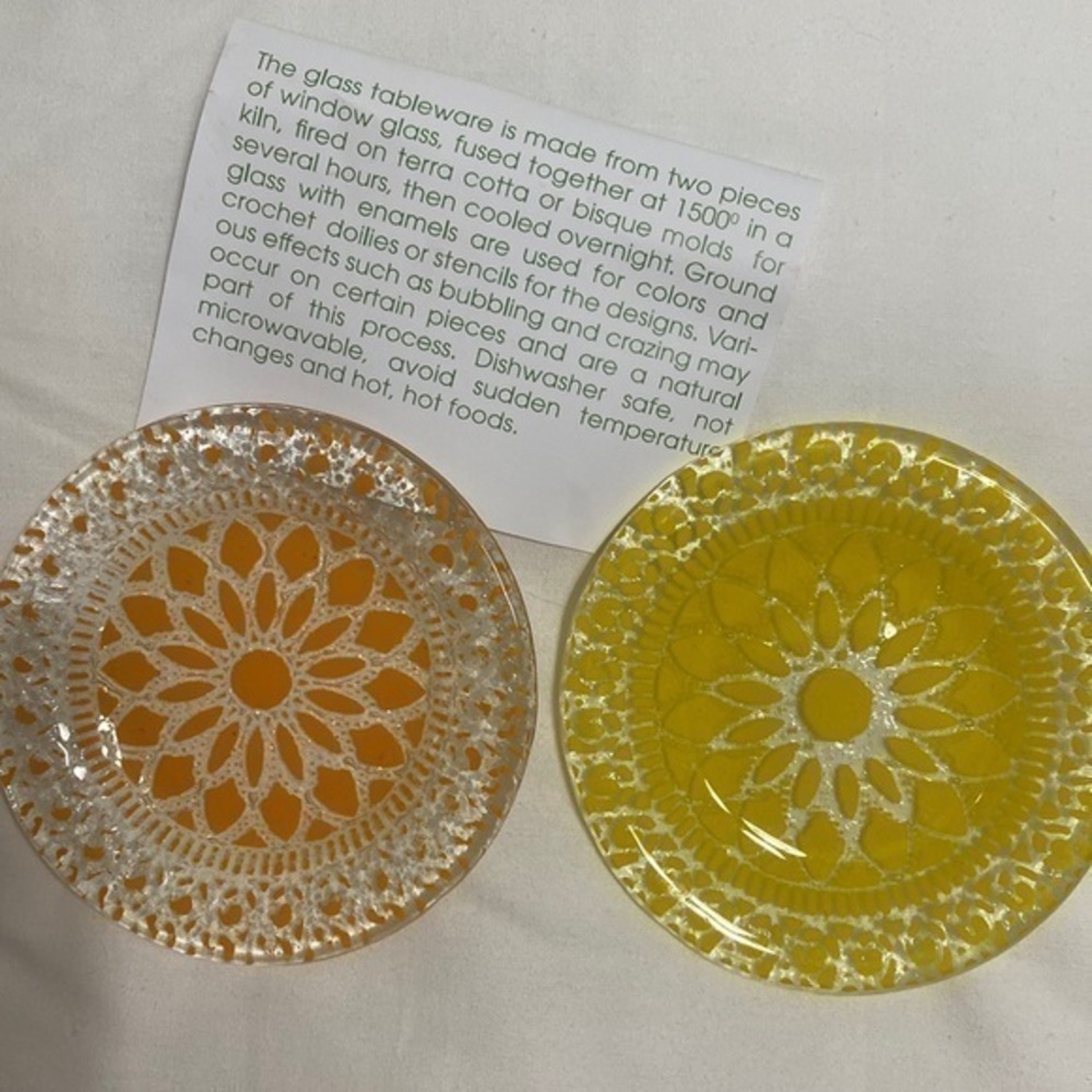 Small glas plates, 4 inches diameter. Unique! Rare! One is orange, one yellow.